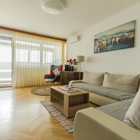 Panorama Apartment *